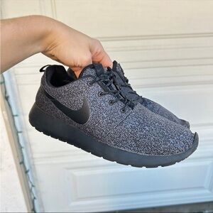 Nike shoes women’s 8.5 roshe